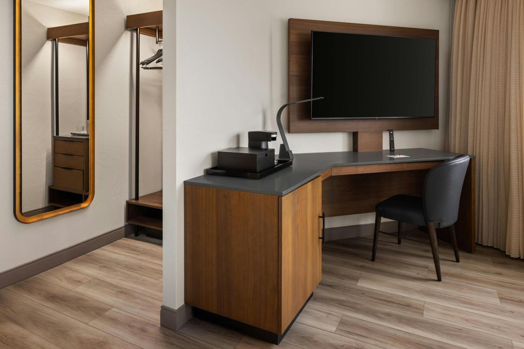 Oshkosh Marriott Waterfront Hotel & Convention Center ภายนอก รูปภาพ
