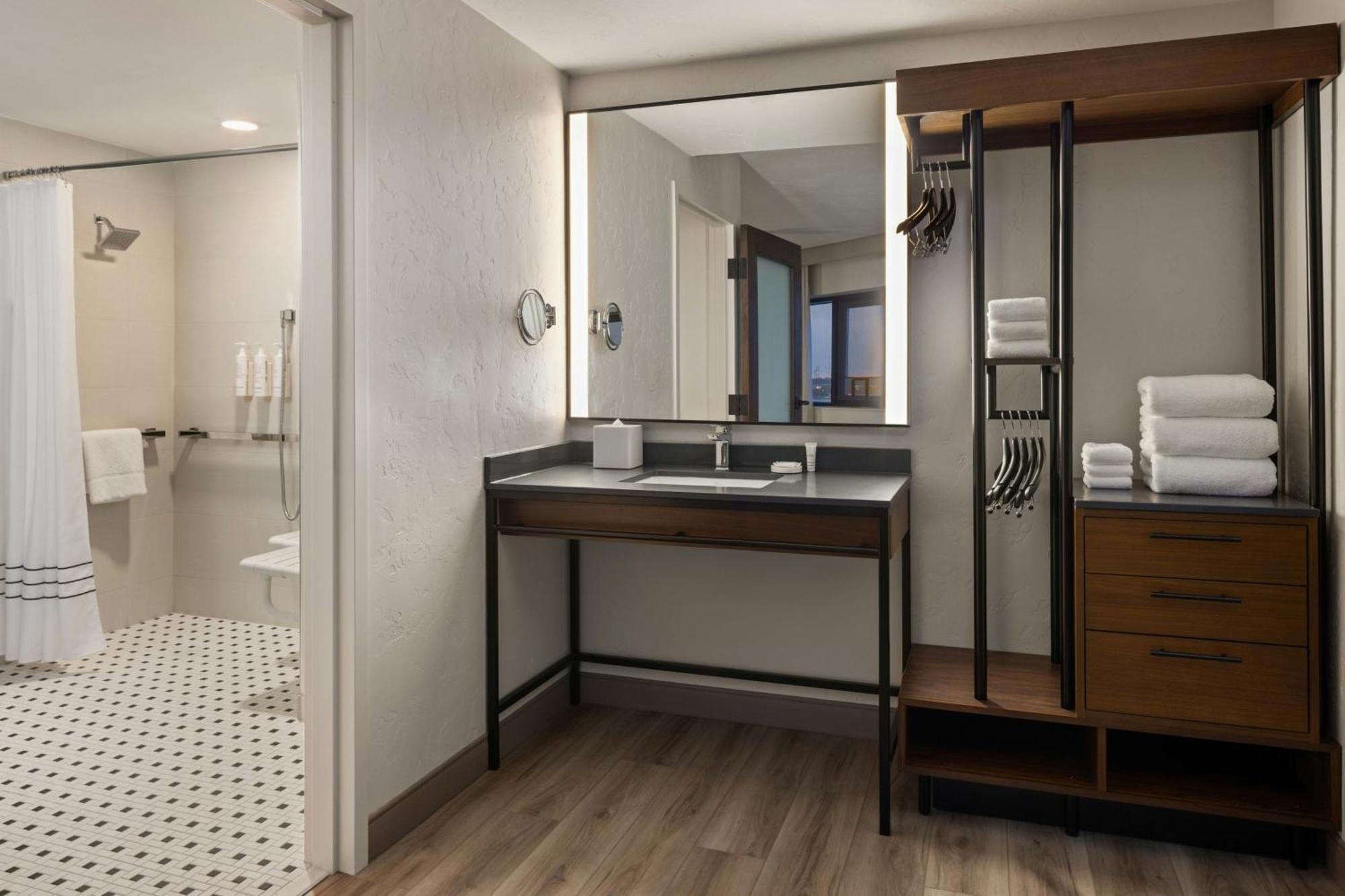 Oshkosh Marriott Waterfront Hotel & Convention Center ภายนอก รูปภาพ